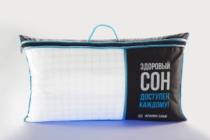 07945 - Сумка – упаковка для текстильной продукции, левая часть передней стороны из пленки ПВХ, остальное из черного спанбонрда, окантовка -  голубой спанбонд, одна ручка – голубой шнур, на правой части передней стороны логотип из белого и голубого цветов.