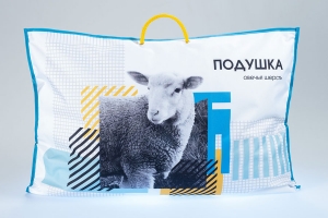 22186 - Сумка для подушек с полноцветным изображением во всю лицевую сторону, детали – белый спанбонд, окантовка – синий спанбонд, желтая ручка из шнура.